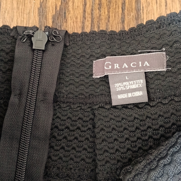 Gracia Black Pleated Midi Skirt - Picture 8 of 9